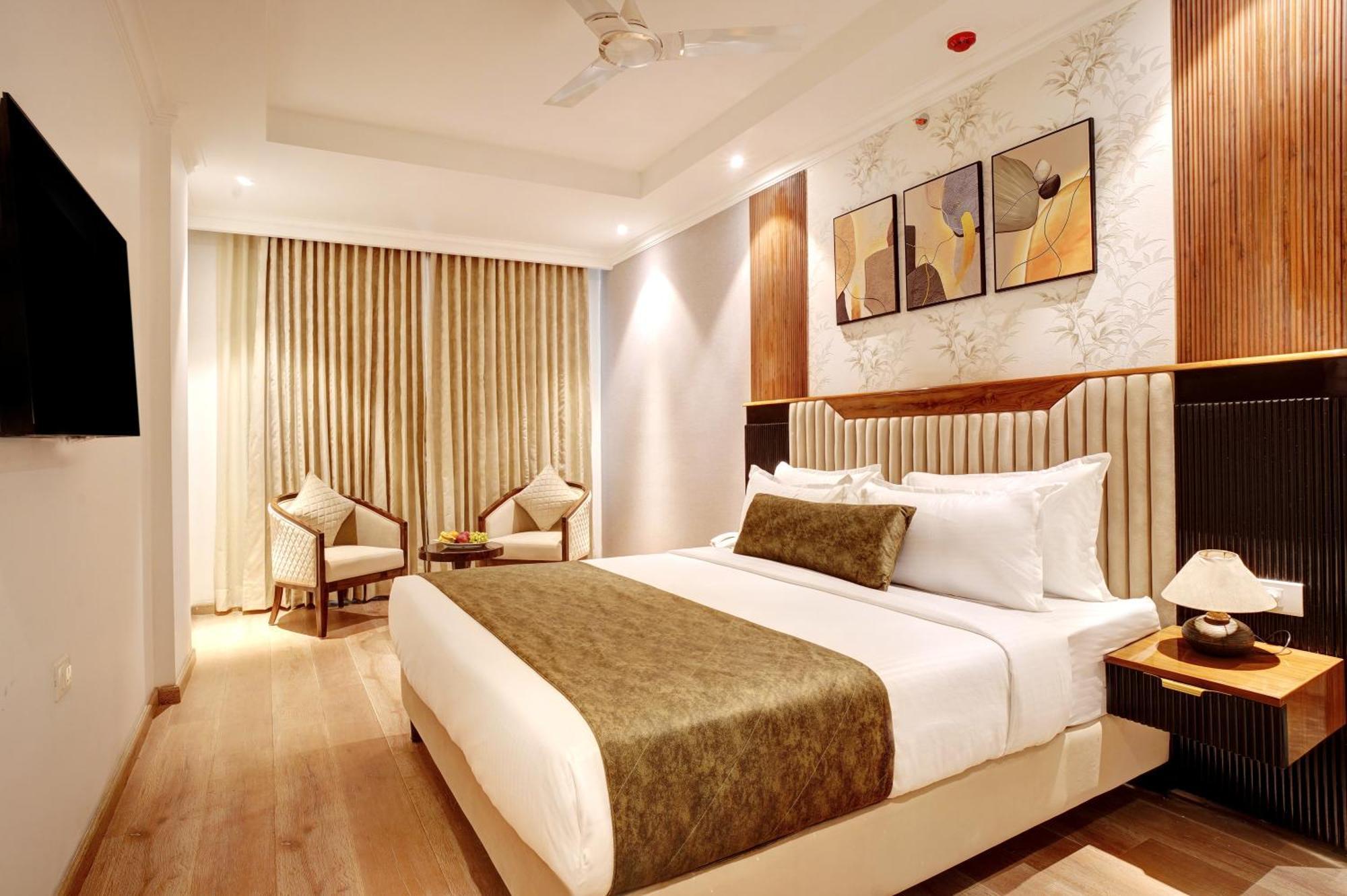 Iva Premium Aerocity - Free Airport Pickup Or Drop New Delhi